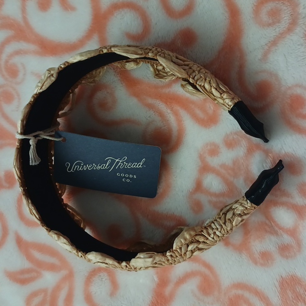 Universal Thread Straw Headband